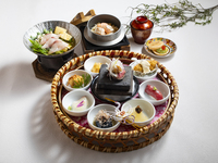 ※13時半～【10食限定！メインと釜飯が選べる 花かごランチ】 「銚子産真いわしフライ or 若鶏のタルタル南蛮 or 黒牛の溶岩ステーキ」の選べるメインと釜飯「鯛めし」or「鮭はらす飯」or「鶏照り煮と新生姜の釜飯」平日特別価格2,990円→2,790円(税込)