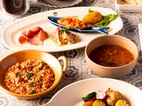 【ディナー】　【シグネチャーコース】　アミューズ、前菜４種、干し鱈のクリームグラタン、ホタテ貝のラガレイロ、鴨胸肉のロースト・ポートワインソース、ポルトガルデザート　カフェ《ご褒美ディナーや特別な日に》