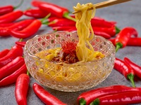 期間限定8月31日まで。新【梅田うしみつ開店記念コース】飲み放題付き！「王道ユッケ　〜濃厚卵黄〜」「厳選焼物7種」「旨辛担々冷麺」をご提供。