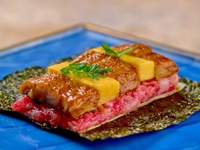 Private rooms guaranteed! New summer “Ginza Chikamitsu Grilled Meat Top 100 Restaurants 2025 Commemorative Course”: “Selected Wagyu eel yukke dog”, “Spicy tartar menchikatsu sandwich”. Seven carefully selected grilled dishes served with seasonings suited to each cut.