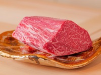 個室確約！夏の【"人生を変えるヒレ”コース】「厳選和牛の雲丹ユッケドッグ」「厳選ヒレ肉の旨辛ブリオッシュカツサンド」「厳選和牛ヒレの産地別2種食べ比べ」「厳選和牛ヒレとサーロインの土鍋ご飯」