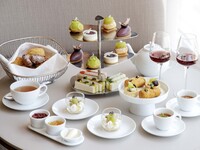 【8/1-9/15  Weekend& Public Holiday  】Kyoho & Shine Muscat Afternoon Tea + A Glass of Veuve Clicquot Yellow Label  
