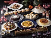 Saturdays, Sundays, and holidays/Sofa seating away from the window[Limited-Time Offer: Fall Halloween Buffet Starting at 11:30 a.m. / No Time Limit] Enjoy our pastry chef’s special fall-flavored desserts on the top floor of the hotel.