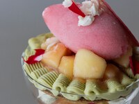 期間限定パフェ【月桃香る桃とピスタチオのパフェ】