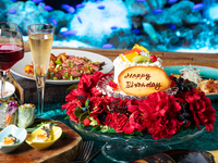 【Anniversary Lunch ☆ Birthday】 In a fantastical aquarium-like setting, enjoy an “elegant flower cake included” course featuring 8 dishes served over 5 plates: “Grilled beef harami & chicken thigh shashlik as dual mains, plus beef tendon and mushroom cheese risotto” – a surprise anniversary special!
