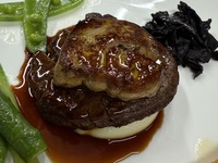 〈オプション〉肉料理を「牛フィレとフォワ・グラのポワレ+3,000円/人」に変更
