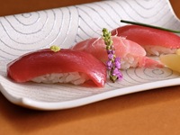 （ランチ限定）【季節の握り寿司 和～nagomi～】マグロ3種(赤身、中トロ、大トロ)食べ比べを含む寿司14種など