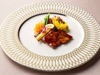 [West Lake] Luxury course featuring lobster, Kuroge Wagyu beef, and Ezo abalone