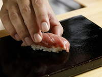 【Table seating for 2–4 people】 Omakase Course (Premium)