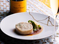 【Indoor Exclusive Special Price】Appetizer Tower + Choice of Main Dish + Veuve Clicquot Yellow Label Free Flow Plan