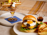 【1日限定10食】トリュフのお月見バーガー＆パフェ＆１ポット（土日祝）