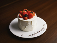 【夏休み限定SALE 15%OFF｜Premium Anniversary Course】シーズナルホールケーキが彩る 贅沢な記念日フルコース 全6品