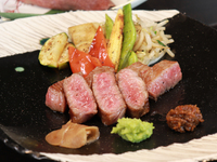 【Amami Course TAKUMI】 A 6-Dish Course Featuring a Tasting Comparison of 2 Kinds of Kobe Beef Steak, Special Kobe Beef Garlic Rice, and More
