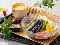 8月平日ランチ限定「夏野菜うどん」