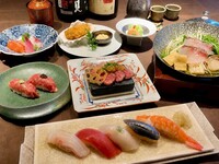 September–October [Colorful Sushi Course]: ‘Hot pot with seasonal fish and Hokkaido scallops in golden broth’ & ‘Assortment of 5 Edomae-style sushi’ – 5,000 yen (excluding tax)