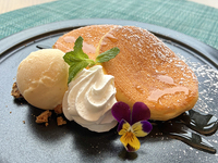 【9/1～金曜限定】焼きたて季節パン＆ホテルオリジナルパンケーキ付きセミビュッフェ
