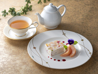 【季節限定 桃のカッサータ】コーヒーまたは紅茶のセット