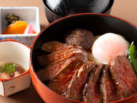 【道産牛ステーキ丼】サラダ・デザート・スープ・コーヒービュッフェ付き