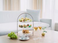 【Early-bird online exclusive Tower view seats guaranteed】 Shine Muscat Edition Afternoon Tea with one glass of champagne – available until August 31