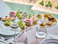 A fruit-themed afternoon tea adorned with peaches and Shine Muscats ★ 5% discount available only for prepaid plans ★