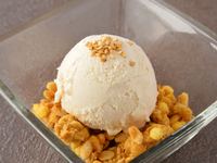 ◆TV Anime “Tetsu-nabe no Jan!” collaboration menu!◆Kei Sawada homage: homemade white sesame ice cream