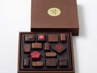 [TAKEOUT-PIERRE HERMÉ PARIS-Chocolats] Assortiment de Chocolats 14 pièces