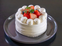 いちごの生クリームデコレーションケーキ