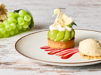 [September–October] Shine Muscat Swan Tart Set