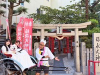 【Mofumofu-go】 Samoyeds and Tsutenkaku: Rickshaw ride & petting experience (Sat, Sun, Holidays)