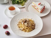 【デザート＆ドリンク付きのスペシャルブランチ】栗と3種きのこのクリームパスタ〈サラダ付き〉