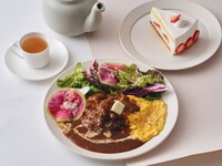 【デザート＆ドリンク付きのスペシャルブランチ】発酵バター香る若鶏のブラウンシチューオムレツライス