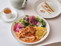 [Special lunch with dessert & drink] Melty pork and mushrooms, lotus root, tomato-ginger omelet rice