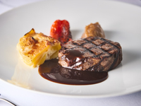 AUTUMUN EXECUTIVE LUNCH COURSE　　　　　　　　　　　　　　　　　　　　　　　　前菜＋スープ＋シーフード＋国産牛ステーキ＋デザート