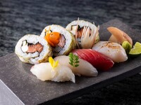 Assorted Sushi Platter + Free-Flow Drinks Including Veuve Clicquot【90 Minutes】