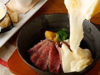 【休日ビーフランチコース】人気のパンビュッフェ＆お得なセットドリンク＆食後の珈琲or紅茶付き～ビーフステーキ＆ラクレットをメインにチーズを楽しむ全5品～