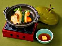 【二段重 「野点」】～季節の彩を詰め込んだ桐箱【オプション魚介陶板焼き付き】