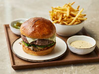 【Exclusive Offer/ Visit by Nov. 30】Peter Burger & Beer Set