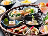 ★仅限在我们的网站预订★ 包含花篮餐+餐后咖啡