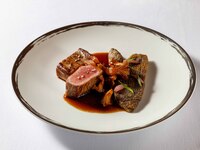 【ニューヨークバーにて食前のお飲みもの + ディナーコース 4品】前菜1品・メイン料理2品・デザート 