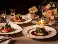 【Balcony Seat / Special Anniversary】Special 4 Course Dinner + Glass of Champagne + Message Plate and a Bouquet (for two persons only)