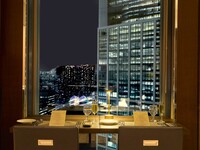 【Window seat】Skyscraper dinner course（Includes one glass of champagne＆Whole cake ）