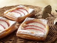 Croissant au Pomme [11/1–3/31]