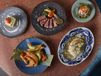 【Festive Dinner Course】前菜、メイン、デザートまで全5品