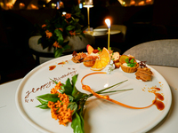 『Oyster＆Bistro記念日』コース　選べる乾杯ドリンク＆『キンモクセイ』記念日プレート付”　『生牡蠣いくら』＆前菜6種＋海老パスタ,国産牛2種食べ比べ含む全14品記念日コース