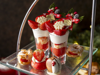 【早期予約割引】クリスマスハイティー＆乾杯シャンパン＆25種のカフェフリー | 12,500円
