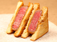 【Pride Course】We offer new items: “Kenshiro-yaki ~Instant Smoked~”, “Kufuku No Kan Tsuke Yukke”, and “White Freezing Cold Noodles”! Additionally, we serve carefully selected grilled meats seasoned with premium condiments.