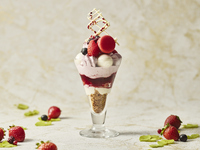 【From 1/4 to 2/28】Very Berry Strawberry! Parfait