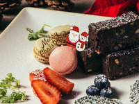 【Christmas 2026★Master】Carefully selected Wagyu beef and uni nigiri, Chateaubriand, choice of drinks including champagne; comes with a Christmas plate