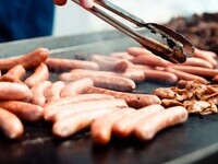 2026忘年会10月19日～【屋外バーベキュー席】【自社醸造クラフトビール含む飲み放題付】US産アンガスビーフ＆鶏もも肉＆スペアリブ＆極太ソーセージ　BBQライトプラン