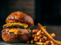 Christmas-exclusive [Free entry tickets to the Red Brick Warehouse Christmas Market] Re:Wharf Hamburgers
